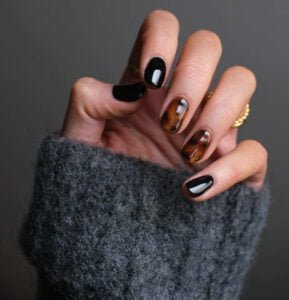 Read more about the article Choosing the Right Products for Salon-Quality Nails at Home